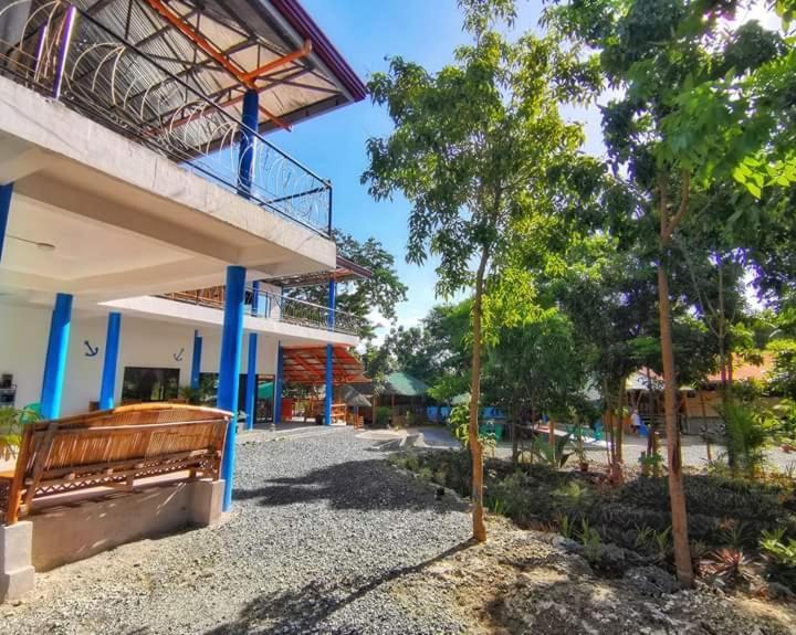 Happy Bear Moalboal Budget Rooms Bagian luar foto